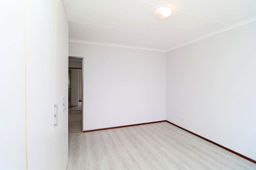 2 Bedroom Property for Sale in Sunnyrock Gauteng