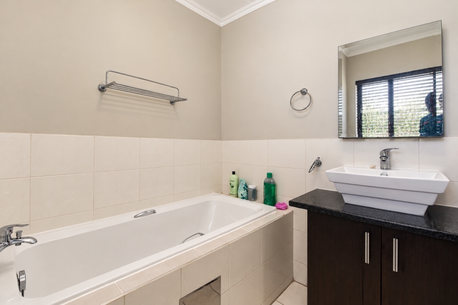 3 Bedroom Property for Sale in Noordwyk Gauteng