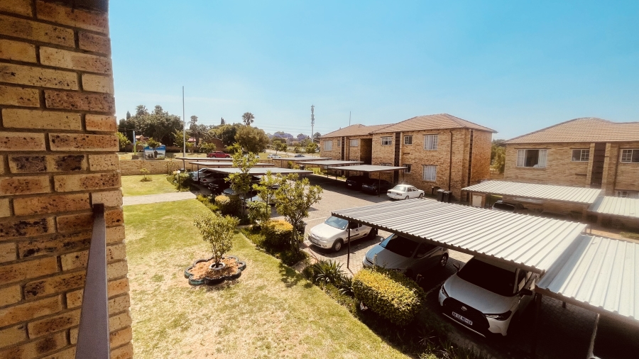 2 Bedroom Property for Sale in Noordwyk Gauteng