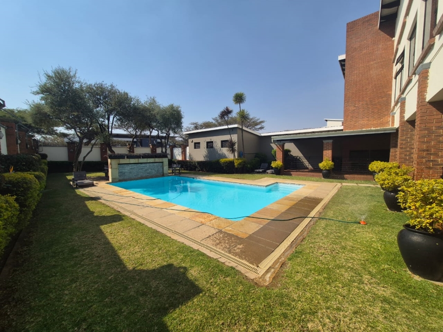 To Let 2 Bedroom Property for Rent in Greenstone Hill Gauteng