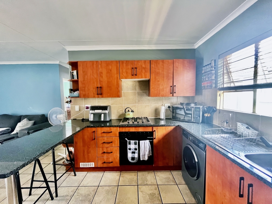 2 Bedroom Property for Sale in Bardene Gauteng