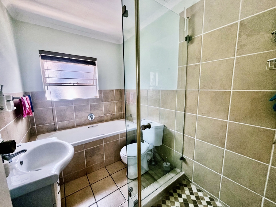 2 Bedroom Property for Sale in Bardene Gauteng