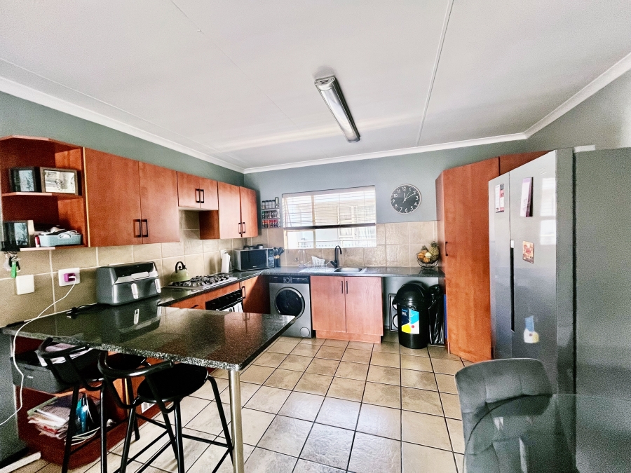 2 Bedroom Property for Sale in Bardene Gauteng