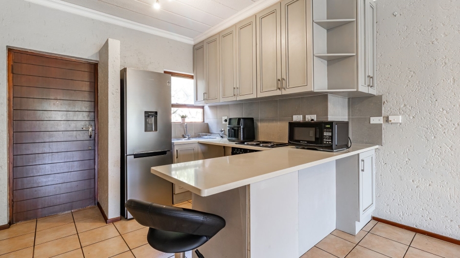 2 Bedroom Property for Sale in Magaliessig Gauteng