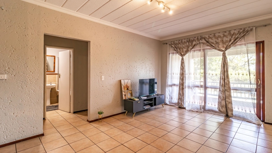 2 Bedroom Property for Sale in Magaliessig Gauteng