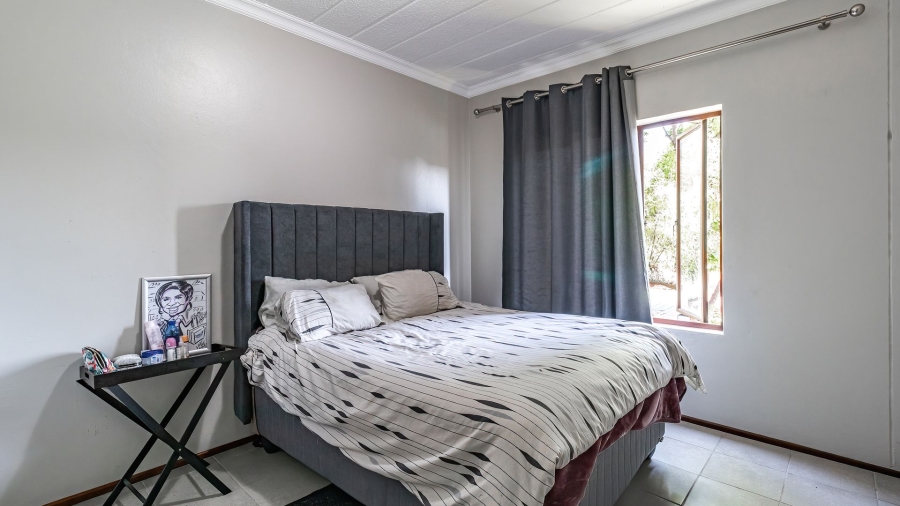 2 Bedroom Property for Sale in Magaliessig Gauteng