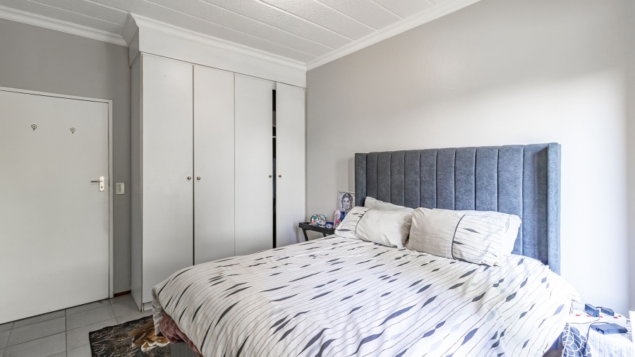 2 Bedroom Property for Sale in Magaliessig Gauteng