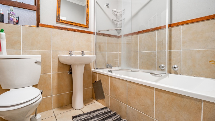 2 Bedroom Property for Sale in Magaliessig Gauteng