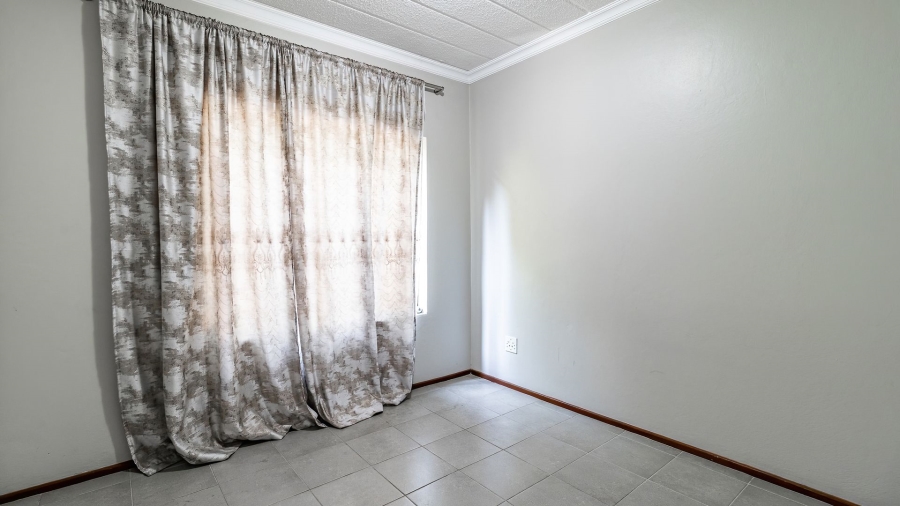 2 Bedroom Property for Sale in Magaliessig Gauteng