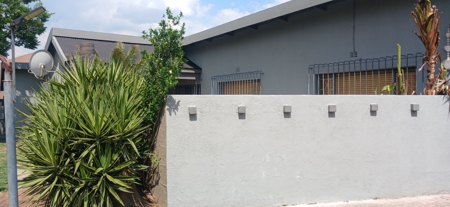 4 Bedroom Property for Sale in Raceview Gauteng
