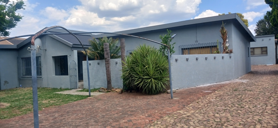 4 Bedroom Property for Sale in Raceview Gauteng