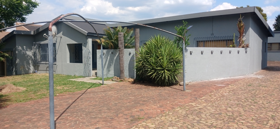 4 Bedroom Property for Sale in Raceview Gauteng