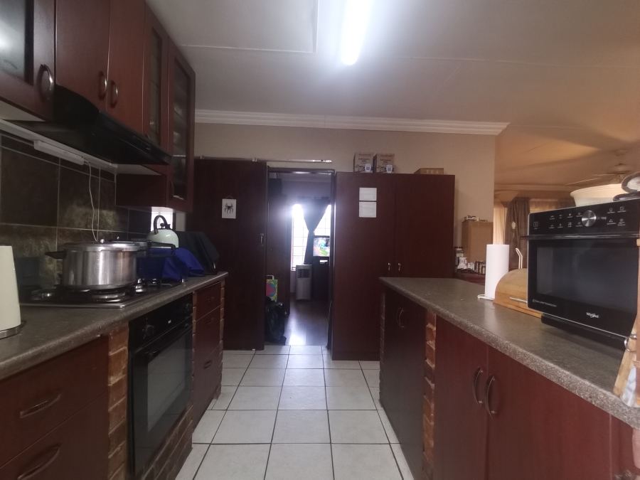 3 Bedroom Property for Sale in Vaaloewer Gauteng