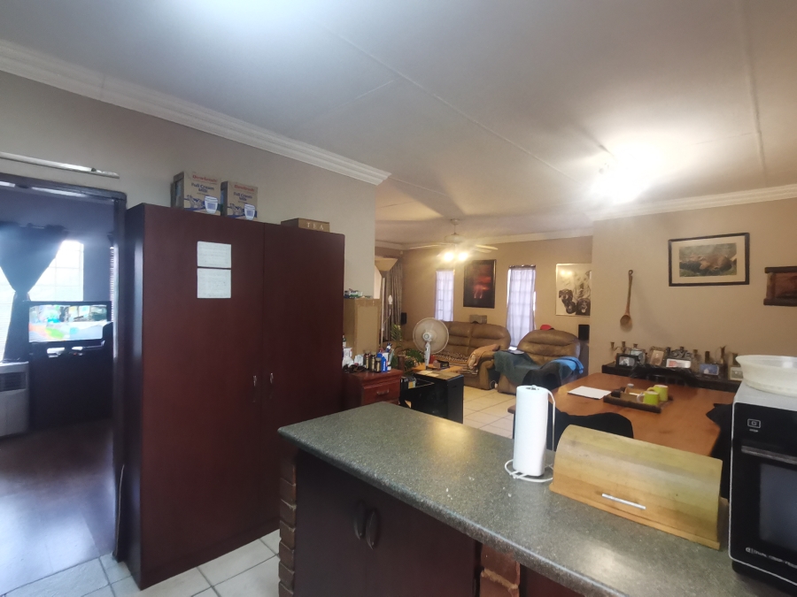 3 Bedroom Property for Sale in Vaaloewer Gauteng
