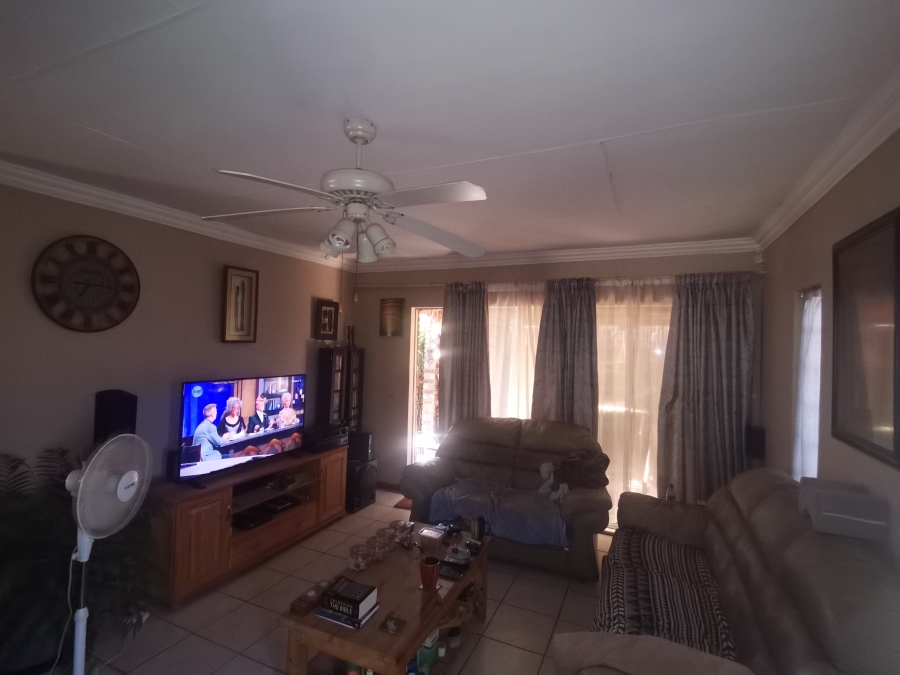 3 Bedroom Property for Sale in Vaaloewer Gauteng