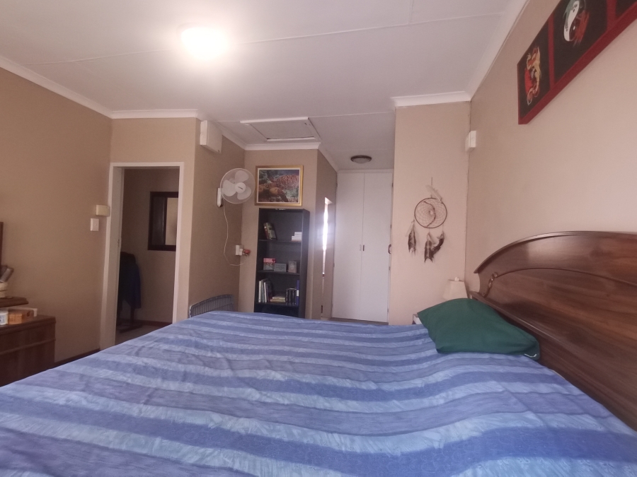 3 Bedroom Property for Sale in Vaaloewer Gauteng