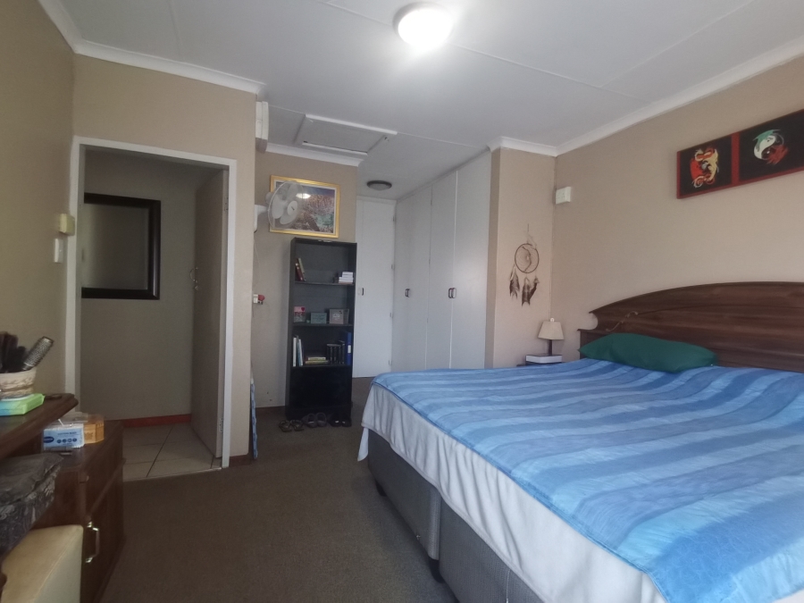 3 Bedroom Property for Sale in Vaaloewer Gauteng