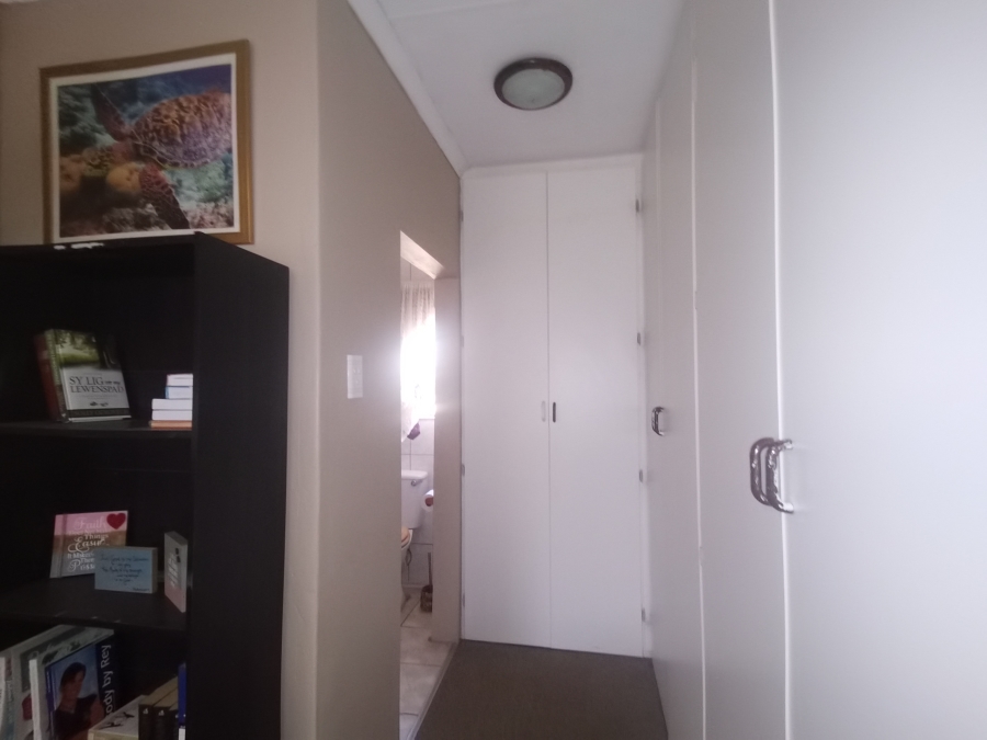 3 Bedroom Property for Sale in Vaaloewer Gauteng