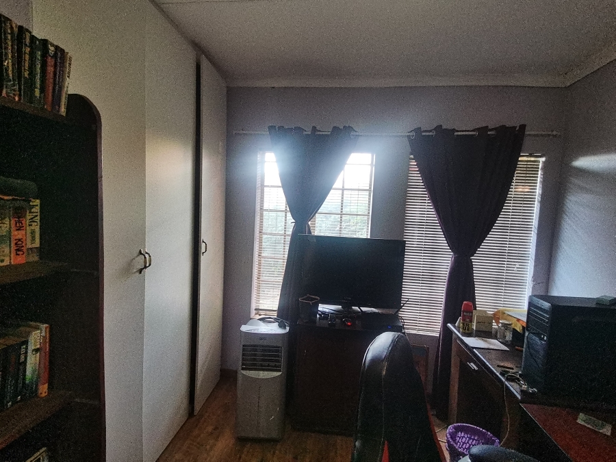 3 Bedroom Property for Sale in Vaaloewer Gauteng