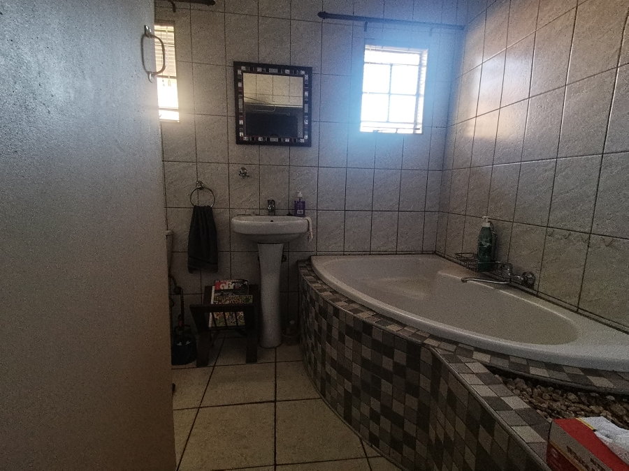 3 Bedroom Property for Sale in Vaaloewer Gauteng