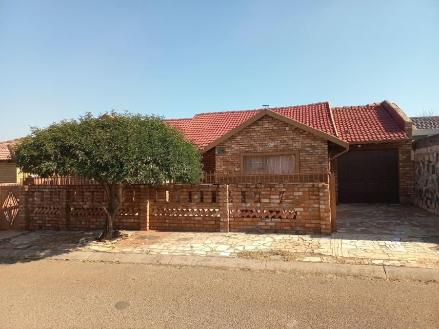 4 Bedroom Property for Sale in Spruit View Gauteng