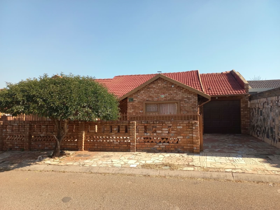 4 Bedroom Property for Sale in Spruit View Gauteng