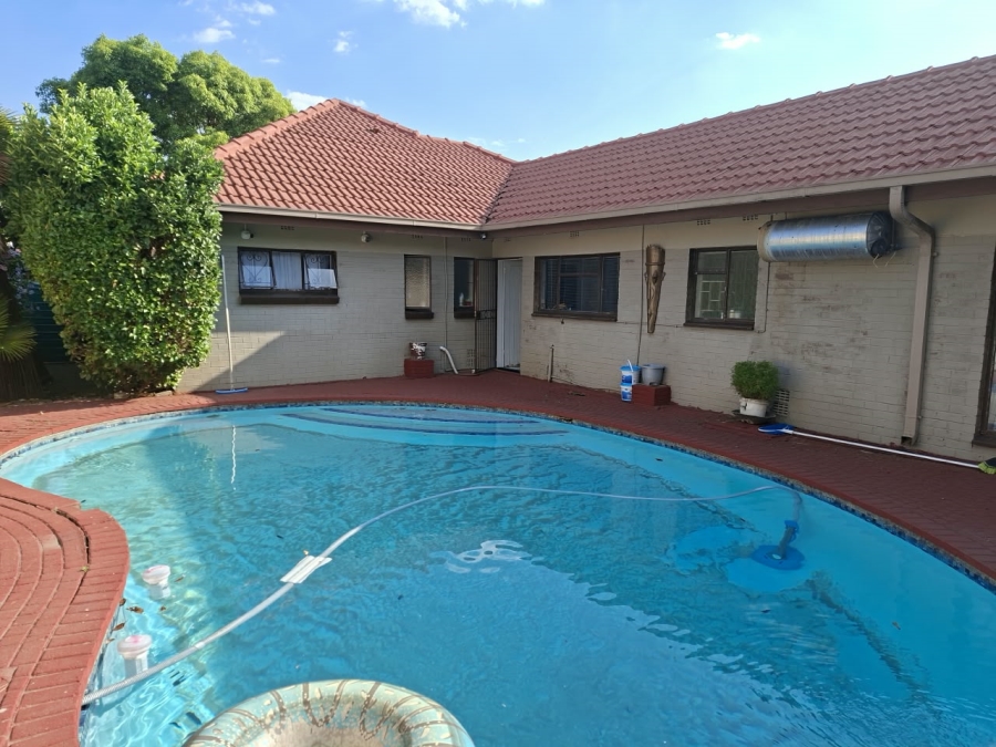 5 Bedroom Property for Sale in Three Rivers Gauteng