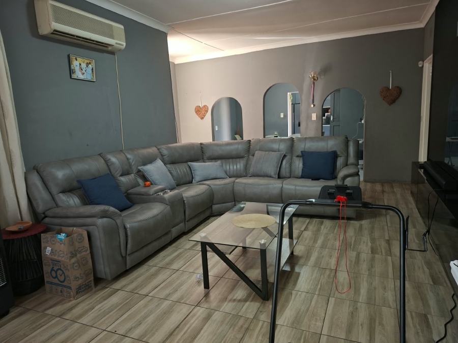 5 Bedroom Property for Sale in Three Rivers Gauteng