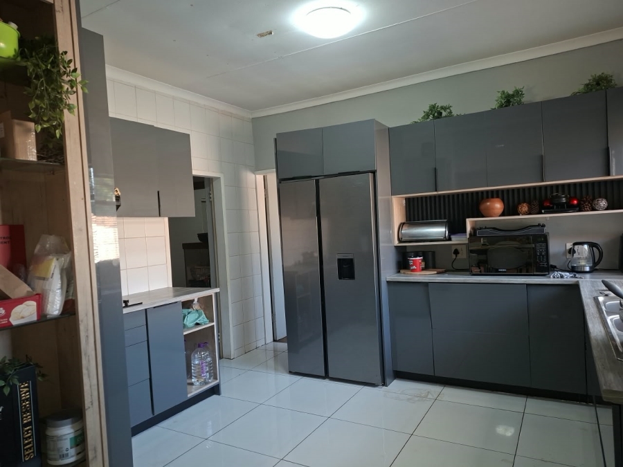 5 Bedroom Property for Sale in Three Rivers Gauteng
