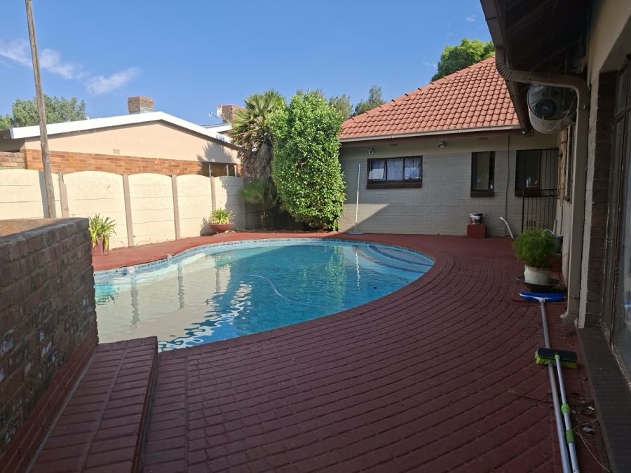 5 Bedroom Property for Sale in Three Rivers Gauteng