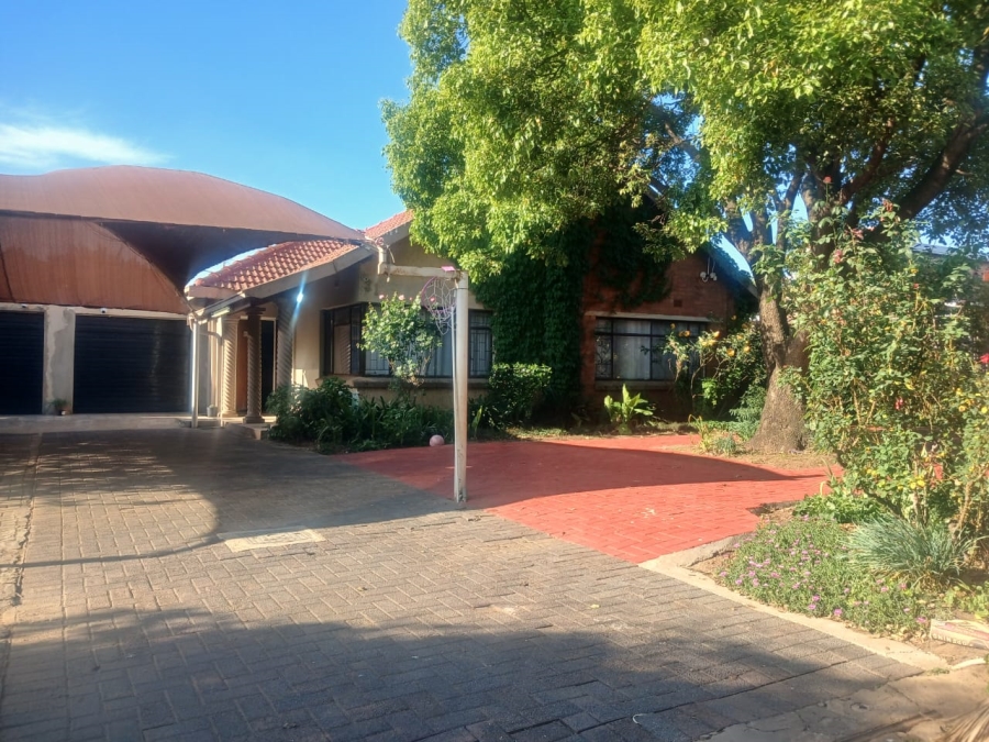 5 Bedroom Property for Sale in Three Rivers Gauteng