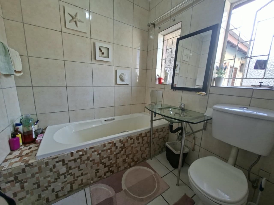 5 Bedroom Property for Sale in Three Rivers Gauteng