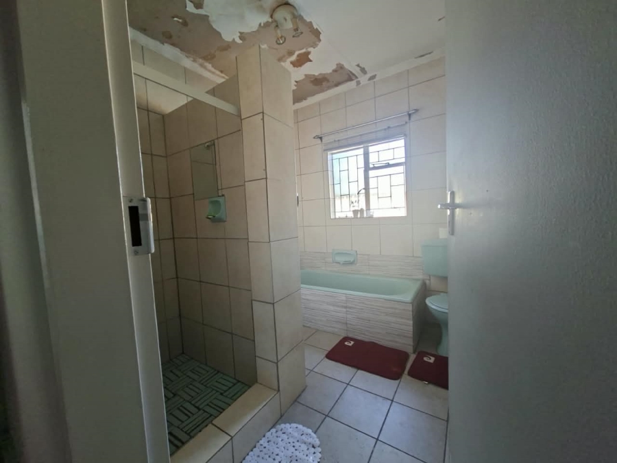 5 Bedroom Property for Sale in Three Rivers Gauteng