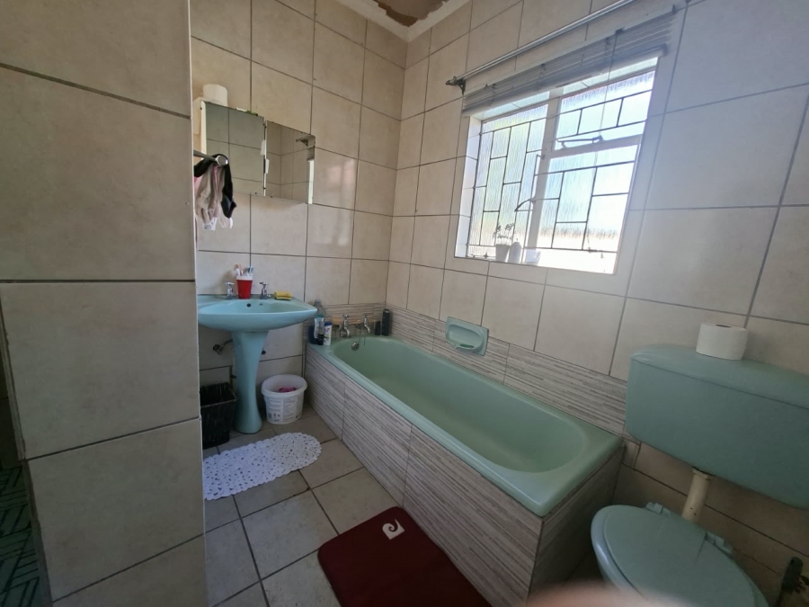 5 Bedroom Property for Sale in Three Rivers Gauteng