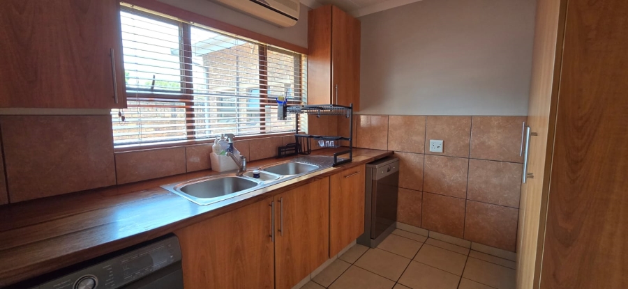 5 Bedroom Property for Sale in Clubview Gauteng