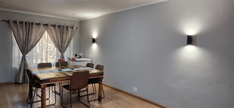 5 Bedroom Property for Sale in Clubview Gauteng