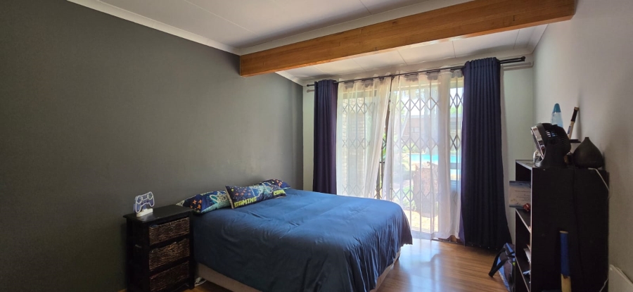 5 Bedroom Property for Sale in Clubview Gauteng