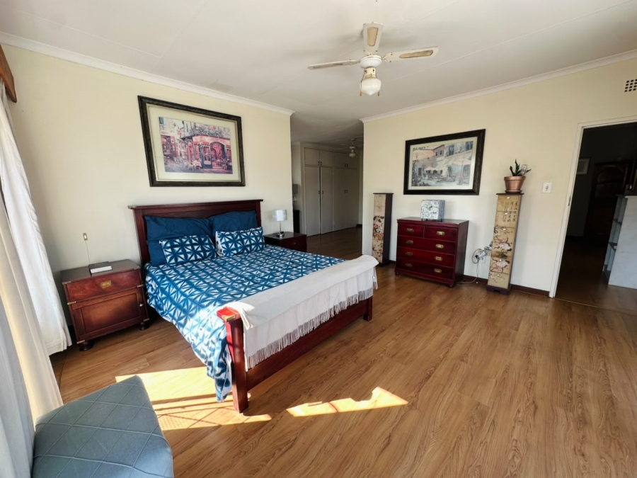6 Bedroom Property for Sale in Brackenhurst Gauteng