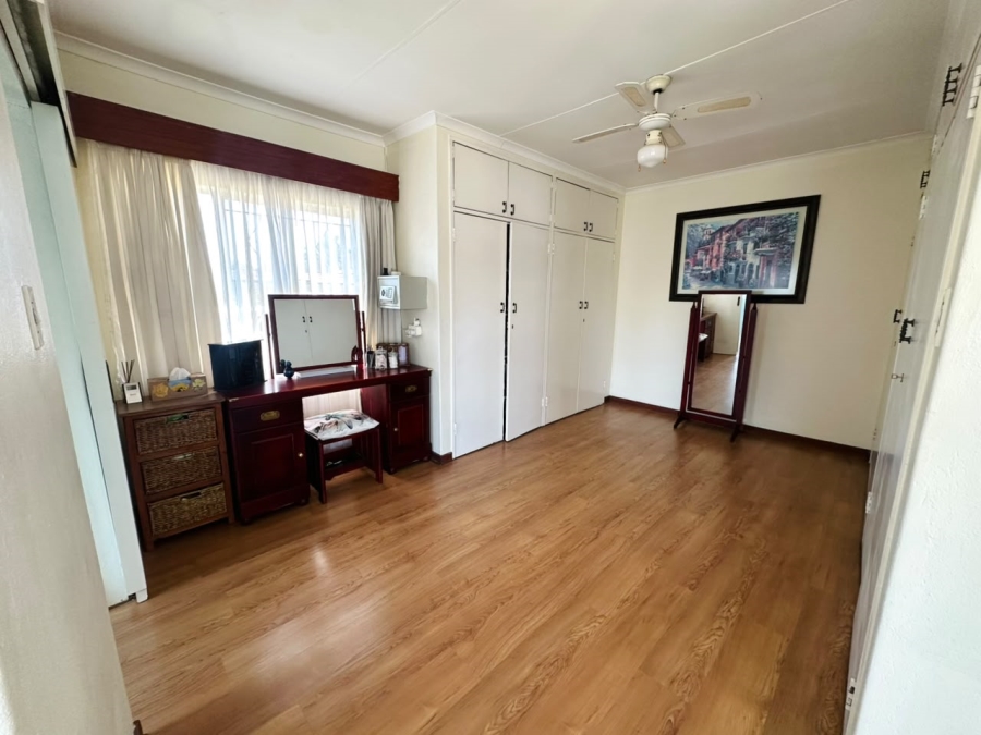 6 Bedroom Property for Sale in Brackenhurst Gauteng