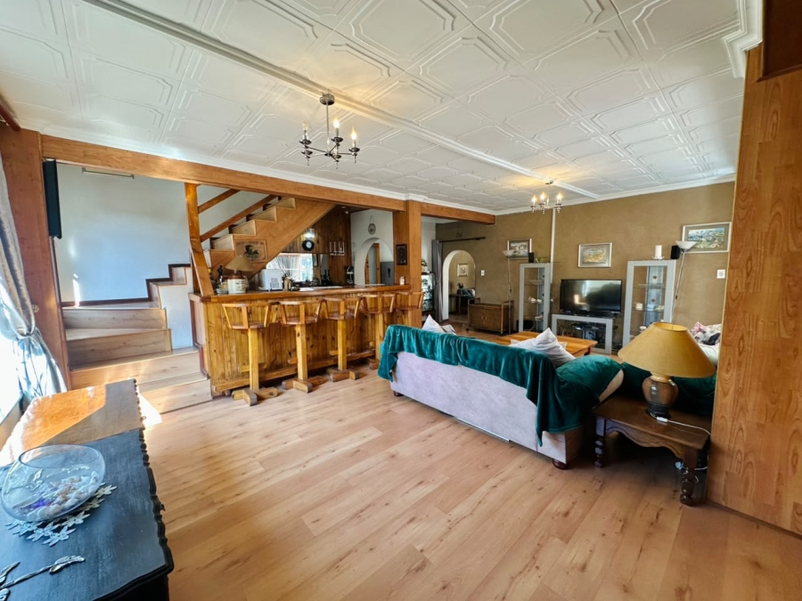 6 Bedroom Property for Sale in Brackenhurst Gauteng