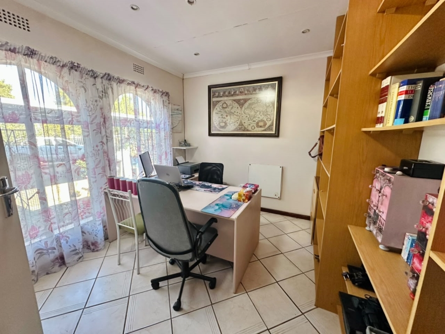 6 Bedroom Property for Sale in Brackenhurst Gauteng