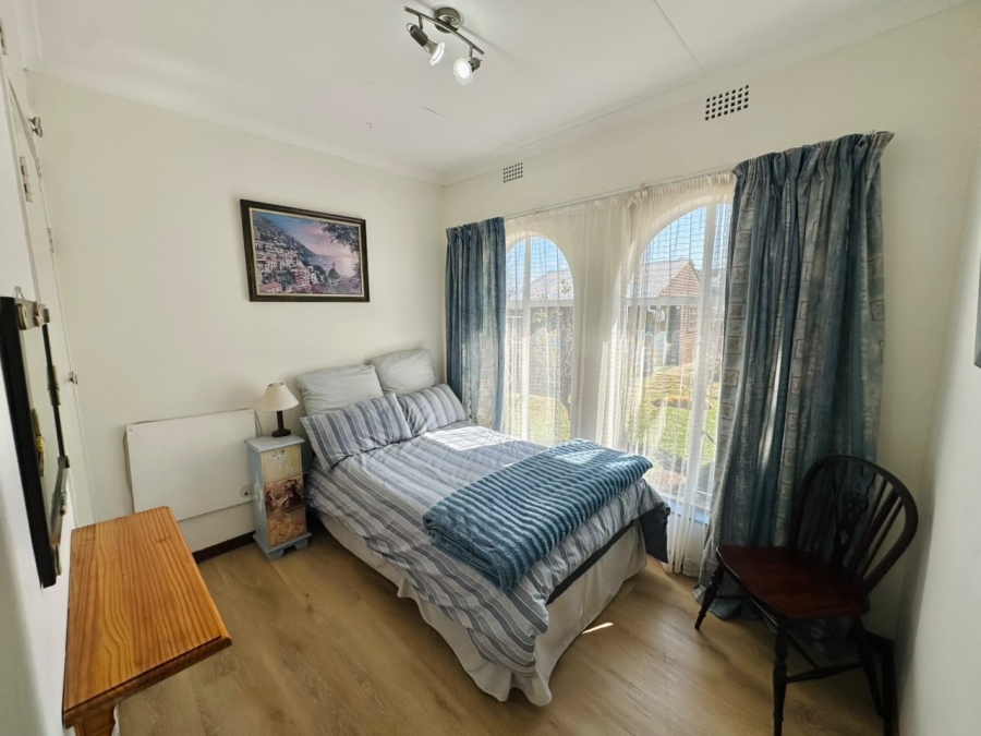 6 Bedroom Property for Sale in Brackenhurst Gauteng