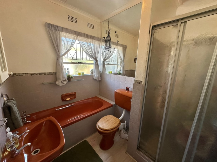 6 Bedroom Property for Sale in Brackenhurst Gauteng
