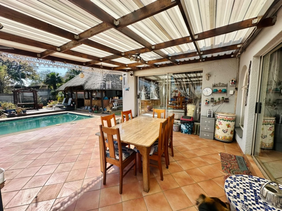 6 Bedroom Property for Sale in Brackenhurst Gauteng