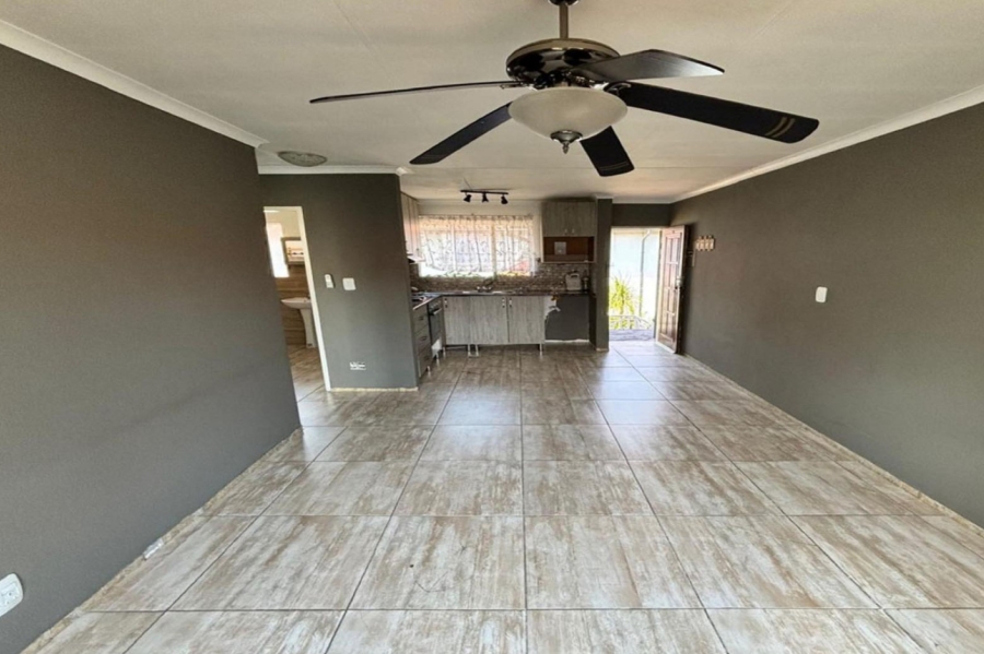 1 Bedroom Property for Sale in Glen Marais Gauteng