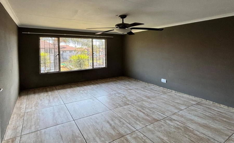1 Bedroom Property for Sale in Glen Marais Gauteng