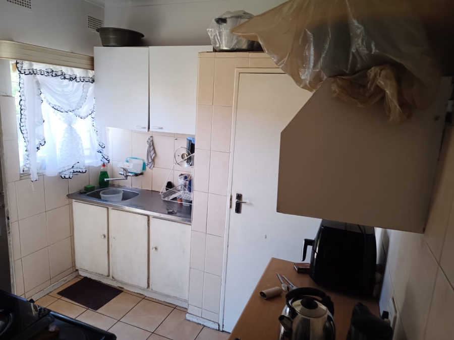 1 Bedroom Property for Sale in Crown Gardens Gauteng