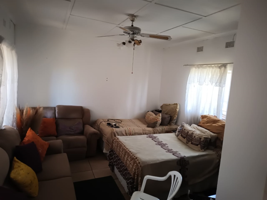 1 Bedroom Property for Sale in Crown Gardens Gauteng