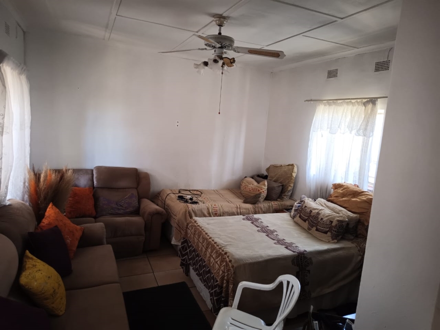 1 Bedroom Property for Sale in Crown Gardens Gauteng