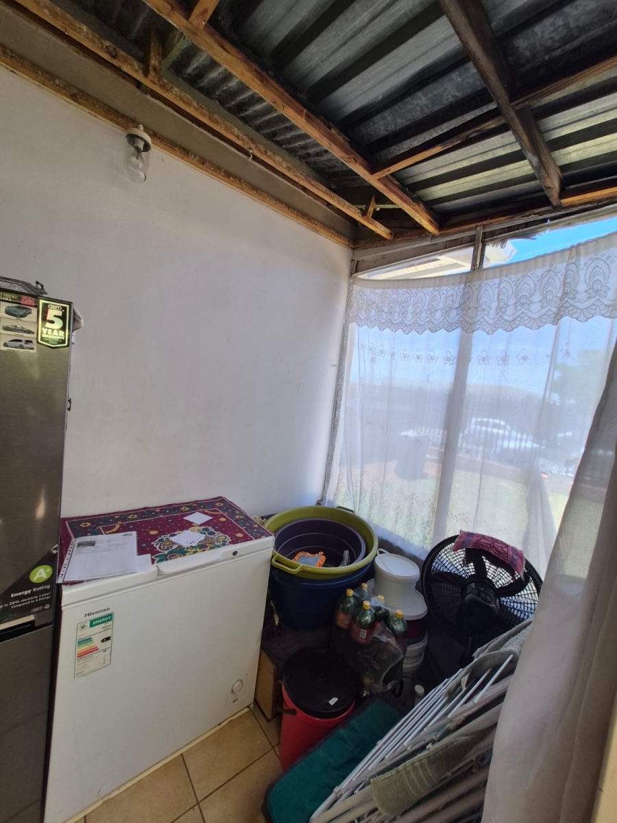 1 Bedroom Property for Sale in Crown Gardens Gauteng